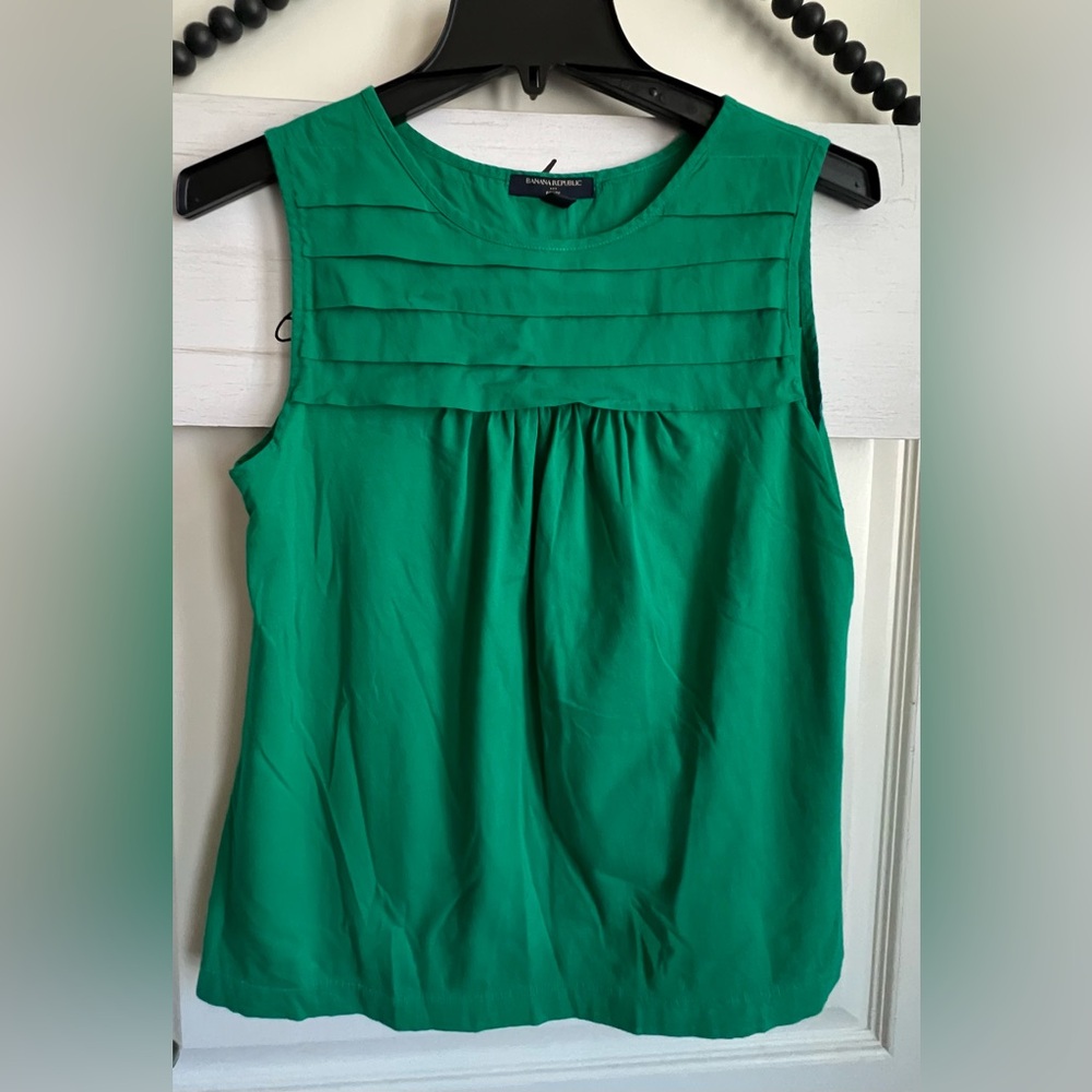 Banana Republic Vibrant Green Pleated Blouse